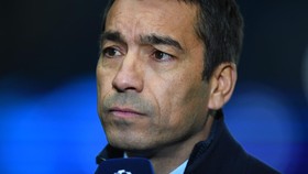 Media Belanda: Belum Ada Kontak Van Bronckhorst dengan PSSI