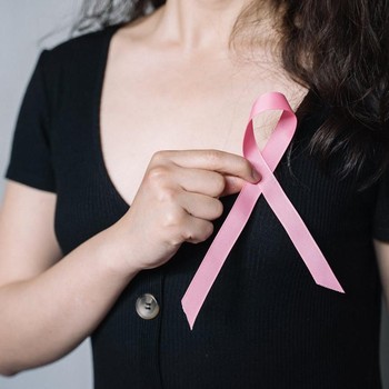 Hati-Hati, Ini 7 Gejala Awal Kanker Payudara yang Wajib Kamu Waspadai