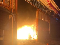 Toko Bahan Bangunan di Citereup Bogor Kebakaran, 6 Unit Damkar Dikerahkan