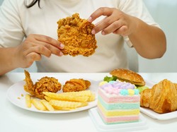Kebanyakan Makan Junk Food Bisa Picu Risiko Depresi hingga 50%!