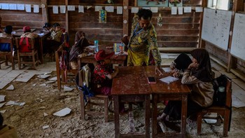 FOTO: Kisah Guru Armani, Oase Ilmu di Pelosok Pandeglang