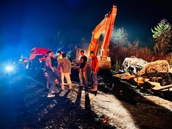 Truk Pengangkut Batu Bara di Muba Terguling Lalu Menimpa Minibus, 2 Tewas