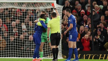 FOTO: Kartu Merah Absurd untuk Everton, Kekalahan Telak bagi MU