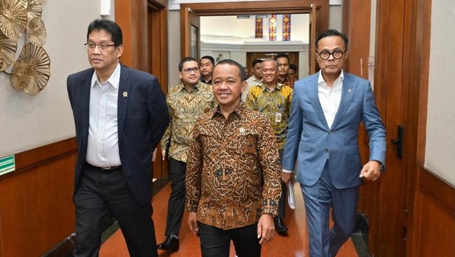 Purbaya ke Kantor Bahlil, Kenaikan Royalti dan Bea Keluar Resmi Ditunda!
