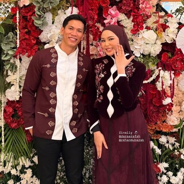 7 Momen Lamaran Dara Arafah & Rehan Mubarak Nuansa Serba Merah yang Intim