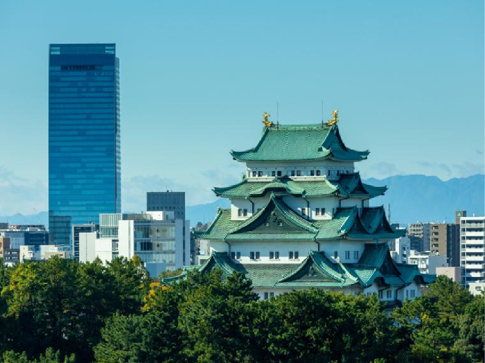 Kamu bisa menjelajahi wilayah Chubu Jepang dimulai di Nagoya, ibu kota Prefektur Aichi yang dinamis. Jelajahi kastel megah yang telah direkonstruksi, dan menjadi simbol feodal Jepang, Kastel Nagoya.