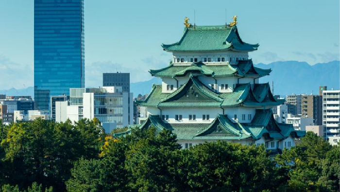 Kamu bisa menjelajahi wilayah Chubu Jepang dimulai di Nagoya, ibu kota Prefektur Aichi yang dinamis. Jelajahi kastel megah yang telah direkonstruksi, dan menjadi simbol feodal Jepang, Kastel Nagoya.
