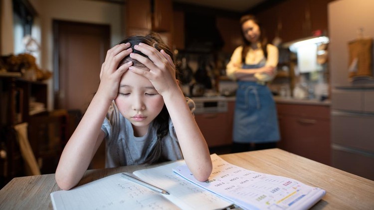 Orang Tua yang Memaksa Anak Belajar Berlebihan Bisa Didenda Rp6,6 Juta