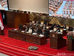 DPR Sahkan RUU Pengelolaan Ruang Udara Jadi Undang-Undang