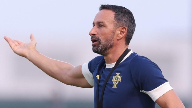 Pelatih timnas Portugal U-17 Bino Macaes mengaku tidak melihat adu penalti timnya saat menghadapi Brasil dalam semifinal Piala Dunia U-17 2025.