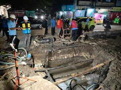 Dirut PDAM Makassar Pantau Percepatan Koneksi Pipa Pongtiku hingga Larut Malam