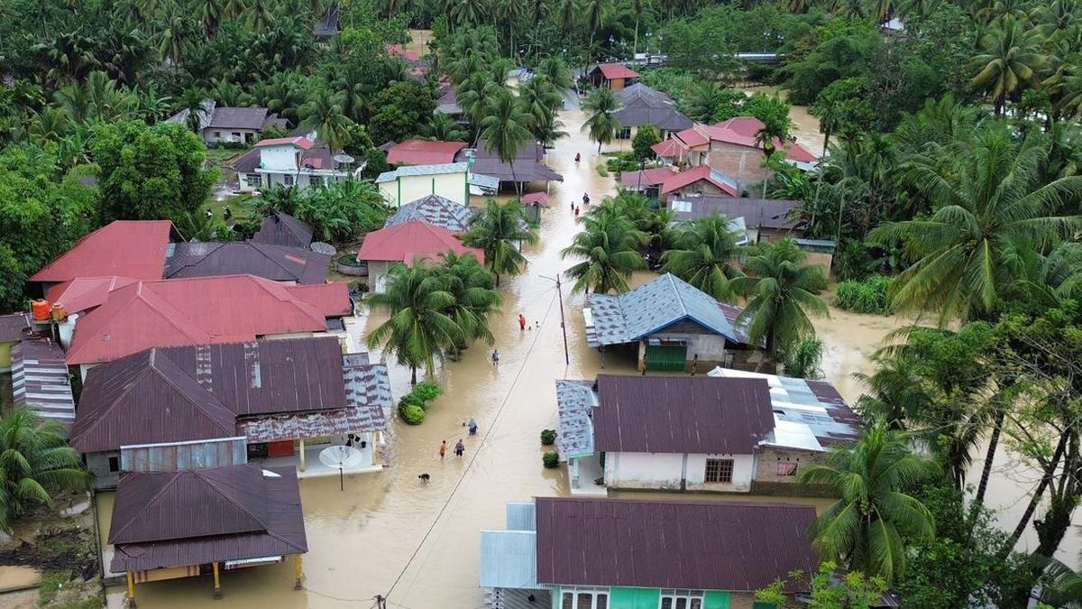 FOTO: Banjir Besar di Padang Pariaman, 9.228 Jiwa Terdampak