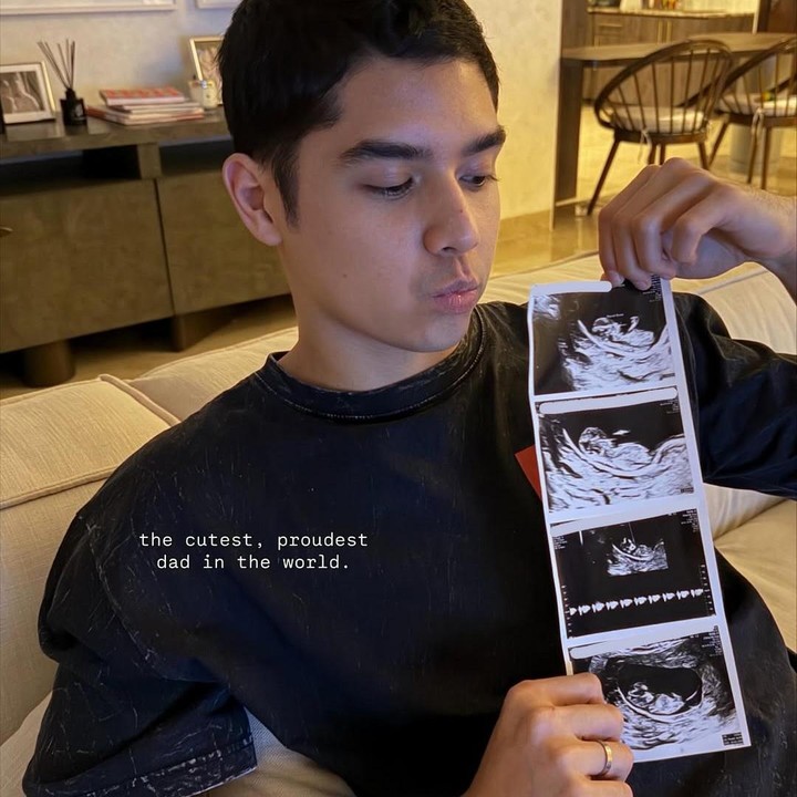 <p>Sang suami, Al Ghazali, dengan bangga menunjukkan bahwa ia akan segera menjadi seorang Ayah. Al memamerkan hasil USG kehamilan Alyssa dengan ekspresi bahagia sekaligus bangga. (Foto: Instagram @alyssadaguise)</p>