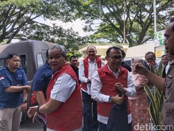 Senyum Yossi Irianto dan Eddy Marwoto Jelang Sidang Hibah Pramuka