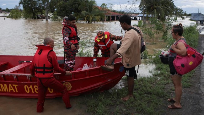 Sejumlah negara Asia Tenggara belakangan diterjang banjir hingga puluhan orang tewas dan ribuan orang mengungsi.