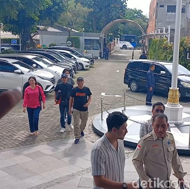 Ini 7 Potret Kamelia Pacar Ammar Zoni & Keluarga Datangi LPSK Minta Perlindungan