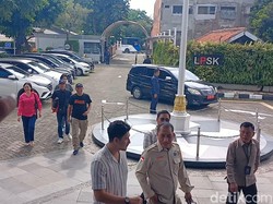 Ini 7 Potret Kamelia Pacar Ammar Zoni & Keluarga Datangi LPSK Minta Perlindungan