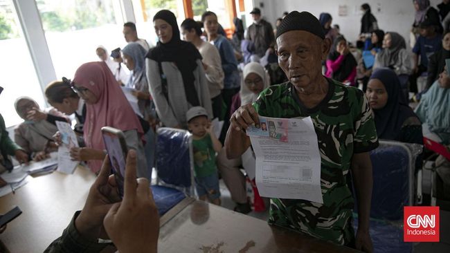 Cek bansos BLT Kesra untuk periode Oktober-Desember 2025 ini bisa dilakukan secara online lewat situs Cek Bansos Kemensos atau aplikasi Cek Bansos.