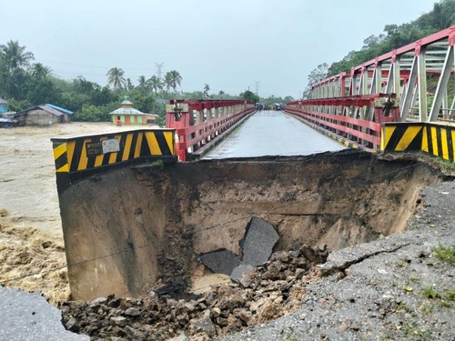 Banjir 4 Meter Tapanuli Utara, Jalan Tarutung-Sibolga Lumpuh Total