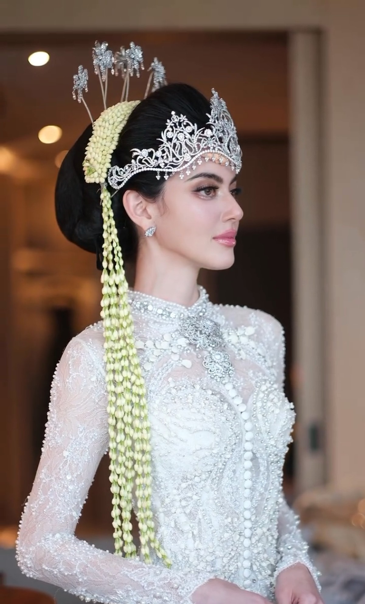 Davika Hoorne Jadi Pengantin Sunda&period;