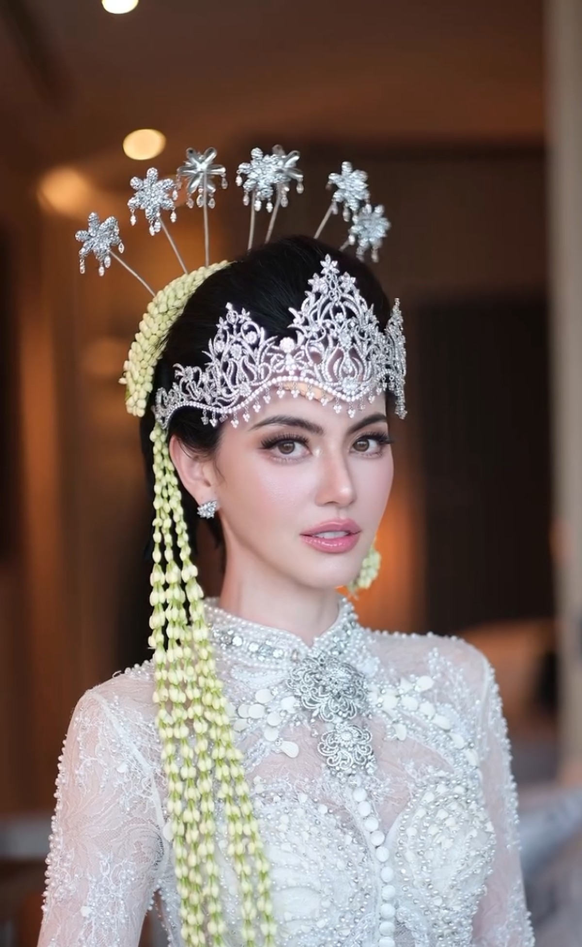 Davika Hoorne Jadi Pengantin Sunda&period;