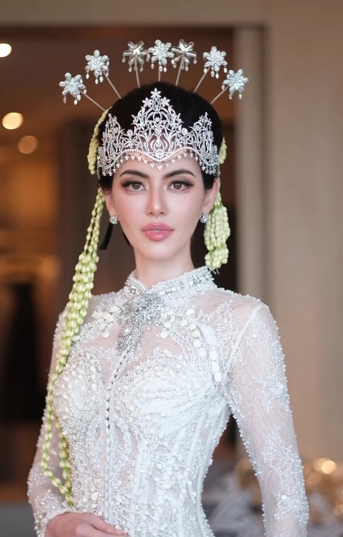 Davika Hoorne Jadi Pengantin Sunda&period;