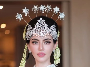 7 Potret Davika Hoorne Jadi Pengantin Sunda Pancarkan Aura Tradisional 'Teteh Geulis'