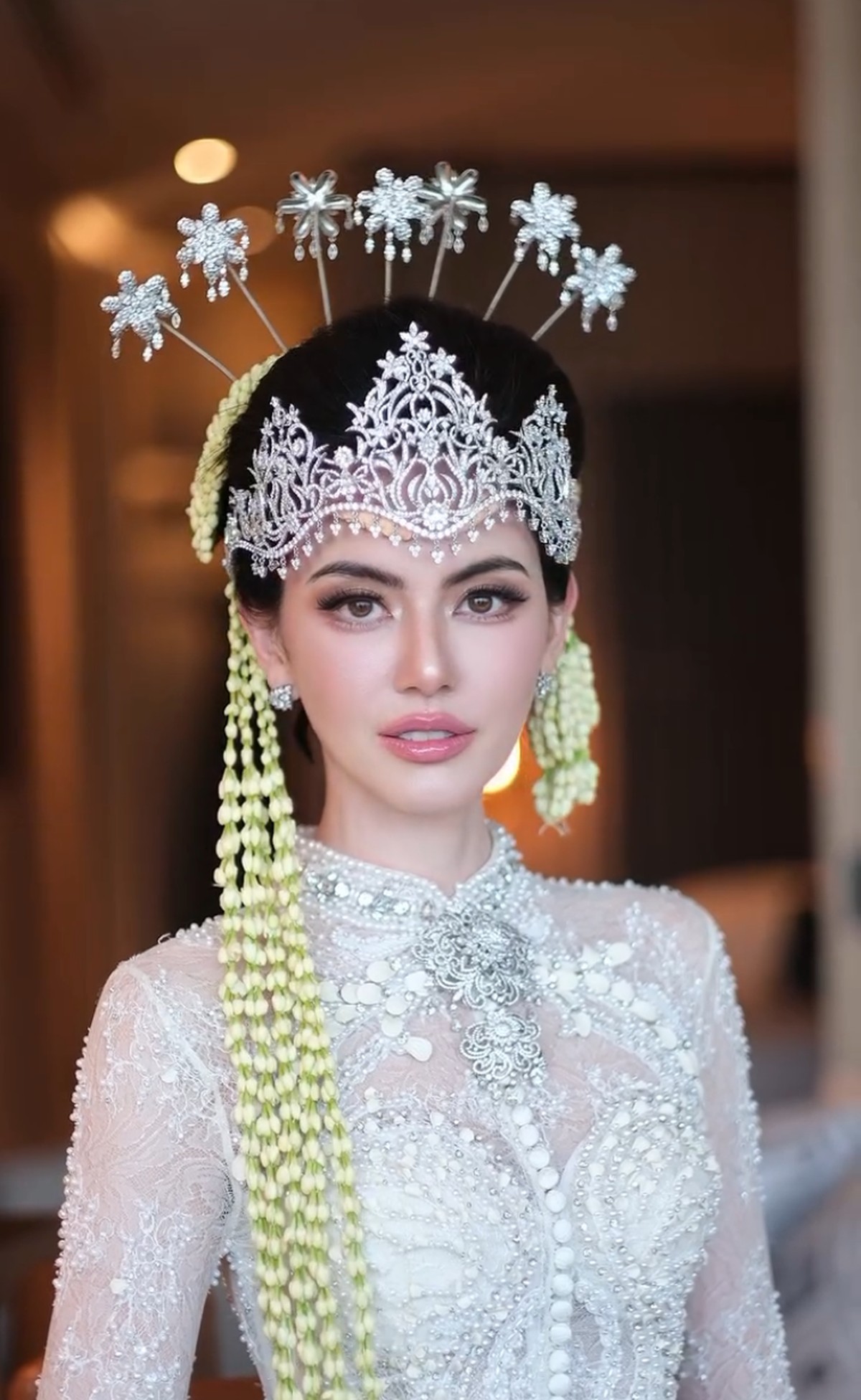 Davika Hoorne Jadi Pengantin Sunda&period;