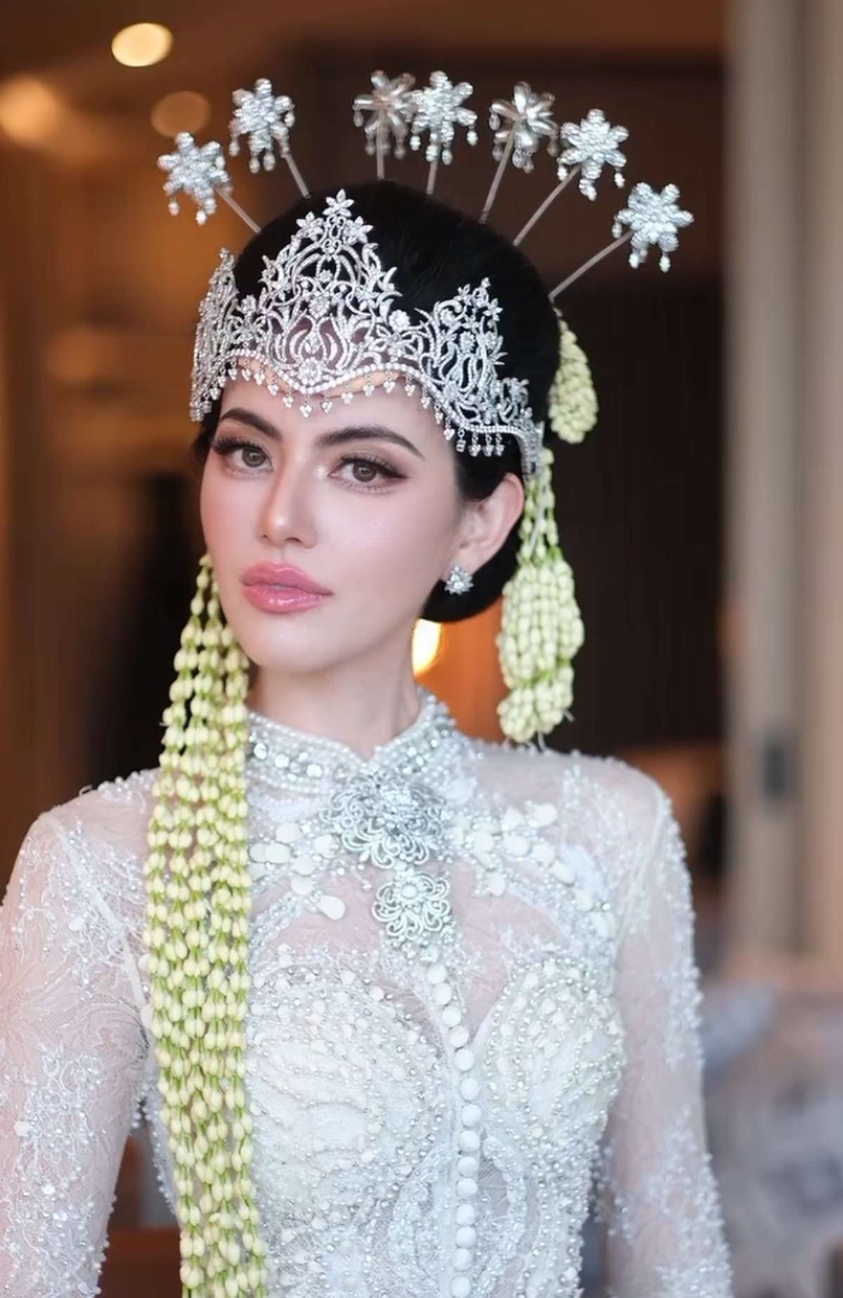 Davika Hoorne Jadi Pengantin Sunda&period;