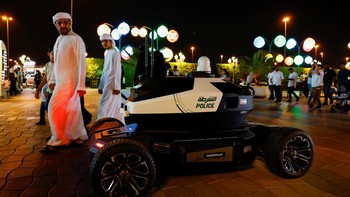 FOTO: Debut Robot Polisi Patroli Keliling Jaga Dubai