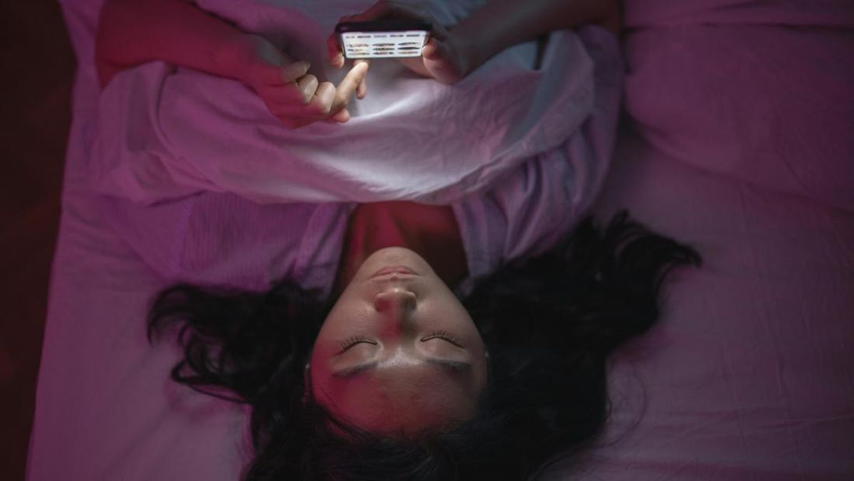 4 Cara Memulihkan Tubuh Setelah Begadang, Tak Cuma Minum Kopi