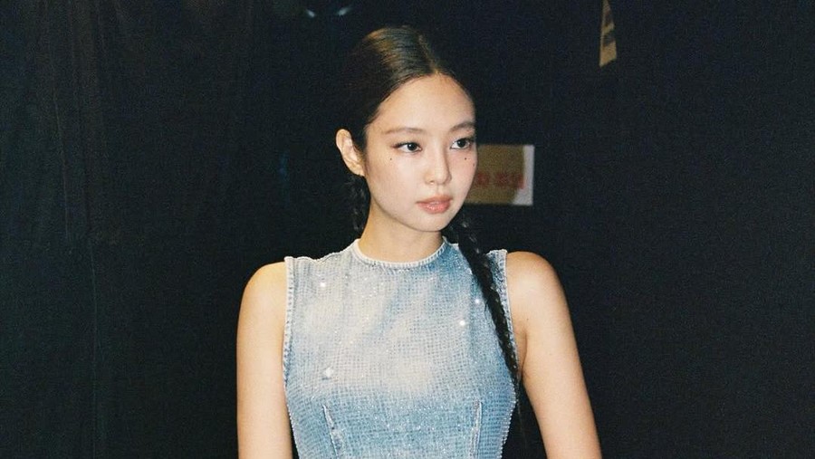 Jennie BLACKPINK membagikan foto dari backstage konser DEADLINE di Jakarta.