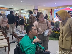 Semangat Julius Pemuda Tunadaksa Surabaya Kejar Mimpi Jadi Programmer
