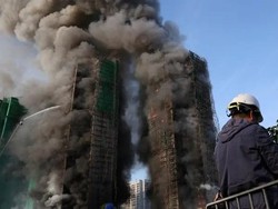Kebakaran Besar Hanguskan Apartemen di Hong Kong, 4 Orang Tewas