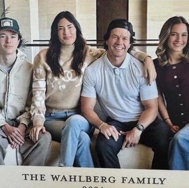 Kumpul Bareng 4 Anaknya Jadi Keinginan Sederhana Mark Wahlberg Buat Liburan Tahun Ini