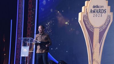 Bahlil Terima Apresiasi Tokoh Penggerak Transisi Energi detikcom 2025