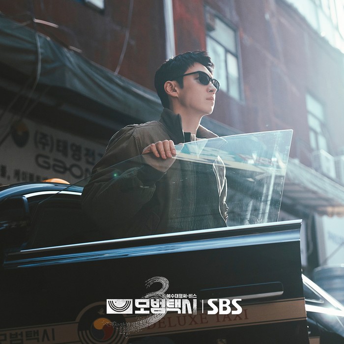 Penampilan Lee Je Hoon yang luar biasa menjadikan Taxi Driver populer, mulai dari pertarungan tangan kosong yang menegangkan, aksi mobil, hingga penggambaran karakter yang beragam.