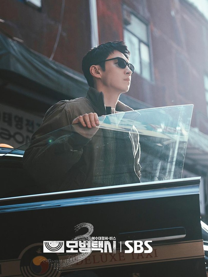 Penampilan Lee Je Hoon yang luar biasa menjadikan Taxi Driver populer, mulai dari pertarungan tangan kosong yang menegangkan, aksi mobil, hingga penggambaran karakter yang beragam.