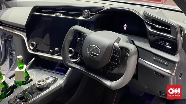 Lexus RZ 500e memakai desain setir baru Steer By Wire yang penampilannya mirip setir F1.