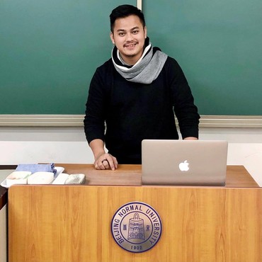 7 Potret Rully Anggi Akbar Suami Boyen yang Pilih Jualan Daster Usai Resmi Menikah