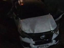 Detik-detik Mobil 2 Kali Tertemper Kereta di Jakbar hingga Tercebur Kali