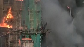 Detik-detik Kebakaran Gedung 2.000 Hunian di Hong Kong