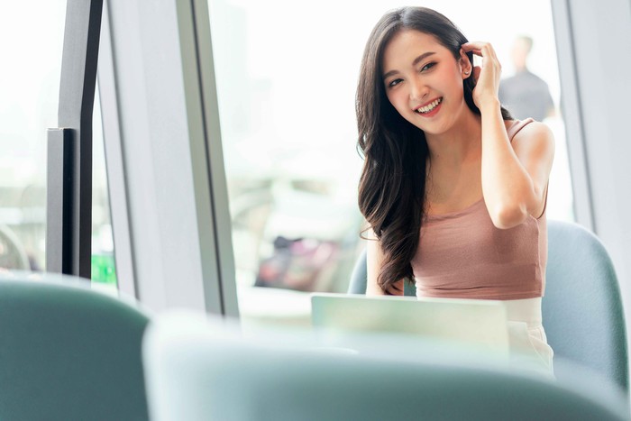 Beberapa zodiak terlahir dengan karisma alami yang selalu mencuri perhatian. Zodiak tersebut adalah Leo, Libra, Aries, Gemini, dan Sagitarius.