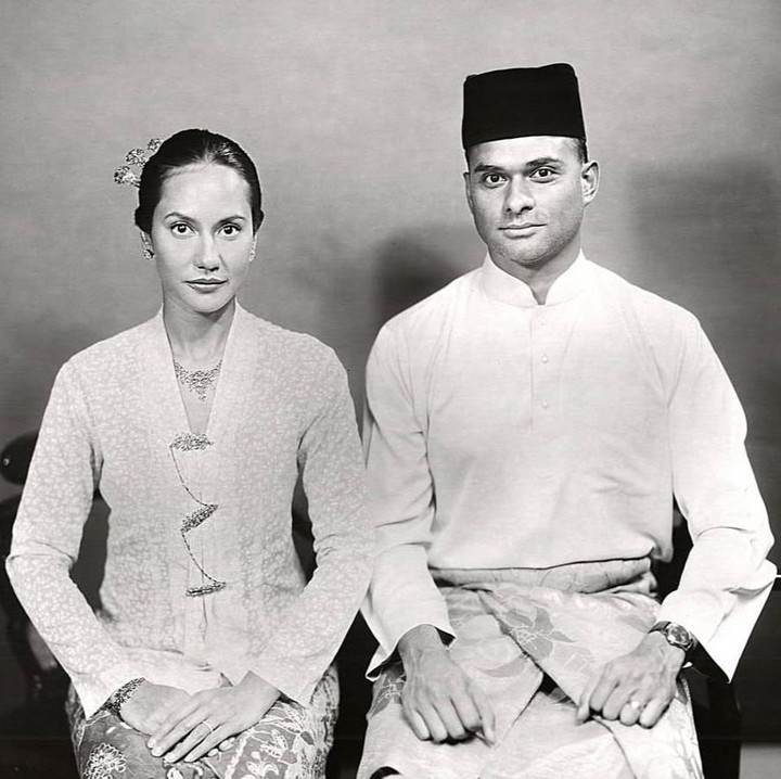 <p>Kehidupan para artis Tanah Air tampaknya selalu menarik untuk diikuti. Salah satunya keluarga Pevita Pearce dan suami asal Malaysia, Mirzan Meer, yang baru-baru ini kompak melakukan sesi <em>photoshoot</em> bertemakan jadul, Bunda. (Foto: Instagram @pevpearce)</p>