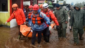 FOTO: Banjir Bandang dan Longsor di Malalak Timur Sumbar, 7 Tewas