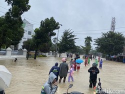 Jalan Penghubung Medan-Binjai Lumpuh Akibat Banjir