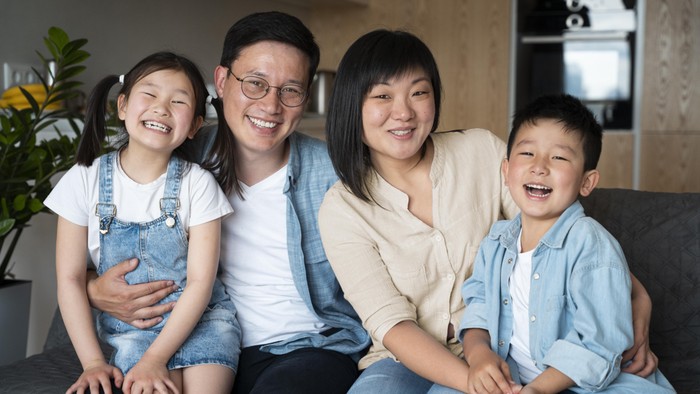 Bukan Manja, Ini 9 Ciri Kepribadian Anak Bungsu yang Nggak Banyak Diketahui