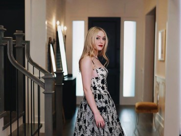 Dakota Fanning Koleksi Berbagai Properti dari Setiap Filmnya