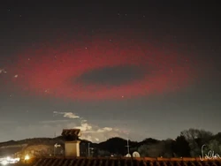 Lingkaran Merah Mirip UFO yang Bikin Heboh