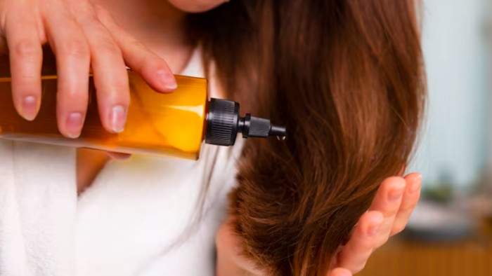 Hair oil premium. Investasi rambut efektif agar rambut sehat dan lembut/Foto: freepik.com/freepik